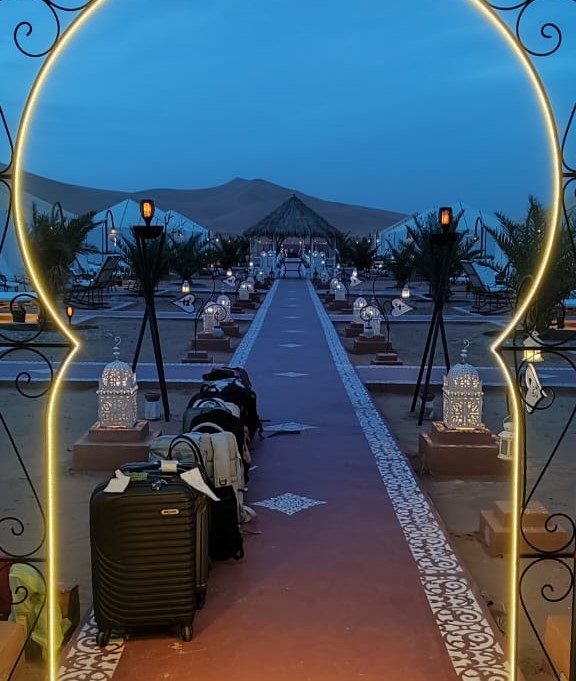 campo-tendato-nel-deserto